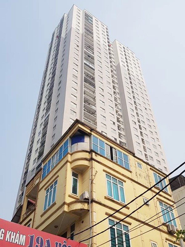 Hàng chục ô tô bị 'nhốt' trong hầm chung cư sau sự cố hy hữu ảnh 6