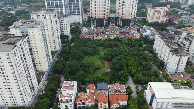 Chủ KĐT mới Trung Văn lo xây nhà bán, đất bãi xe và cây xanh quây tôn nhiều năm ảnh 1
