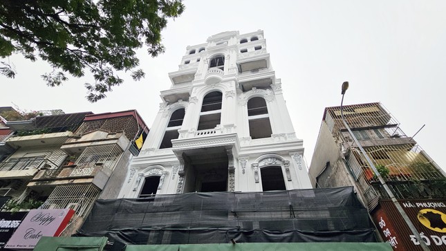 'Lâu đài' nhiều vi phạm ở trung tâm Hà Nội: Xây xong mới lập hồ sơ xử lý ảnh 2