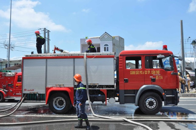 Lửa bùng phát trở lại tại công ty may ở Cần Thơ ảnh 2