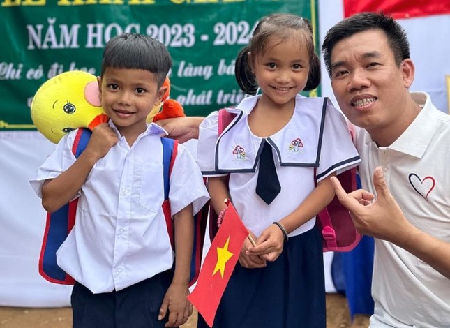 Tiếp sức hàng trăm em nhỏ 'Đi học trên núi' ảnh 2