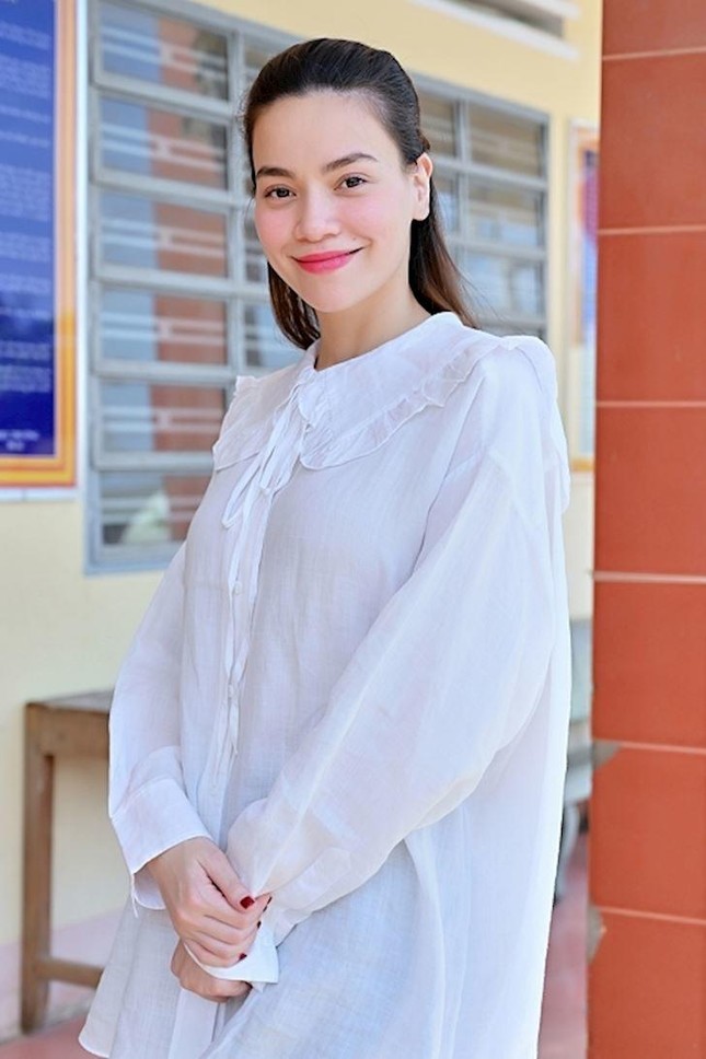 Phản ứng của Hồ Ngọc Hà và Kim Lý khi thấy ảnh con do dân mạng ghép ảnh 9