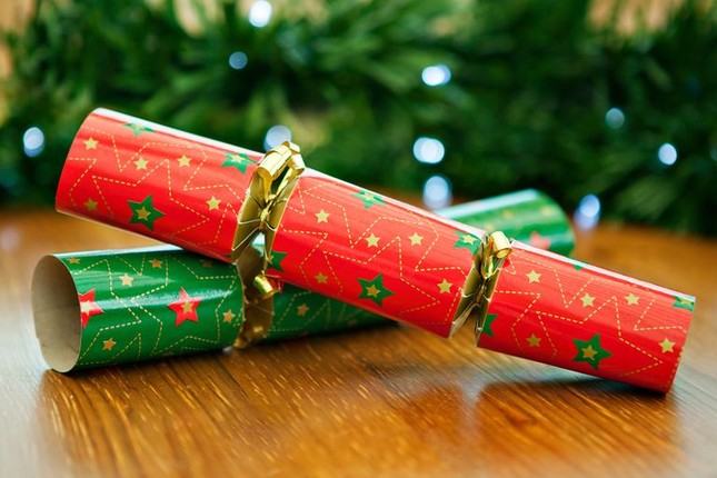 Trò chơi ‘Hack não’: Tìm mũ của ông già Noel trong giấy gói quà ảnh 6
