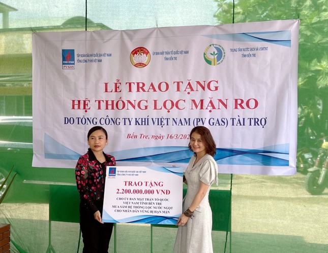 PV GAS trao tặng thêm 2 hệ thống lọc nước ngọt cho Bến Tre ảnh 1
