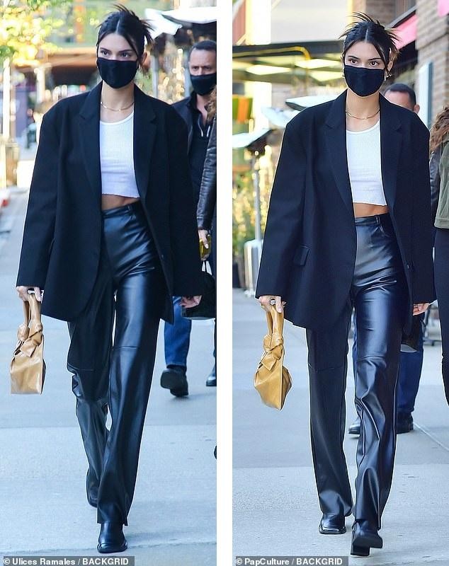 Kendall Jenner 'let loose' on the street like on a catwalk, overwhelming her colleagues in photo 2