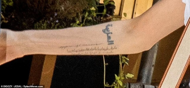Angelina Jolie reveals her new tattoo is a famous quote photo 2