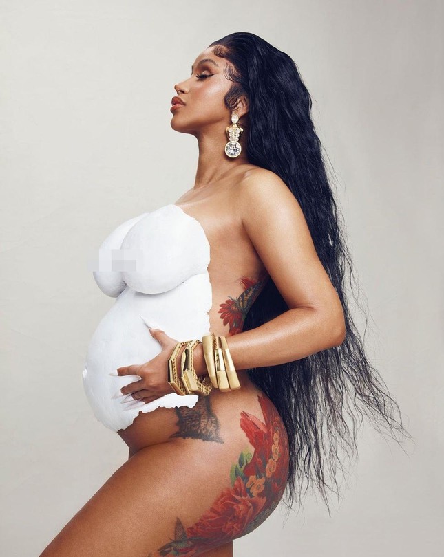 Cardi B releases nude photos, announces second pregnancy 'explodes' on social networks photo 1
