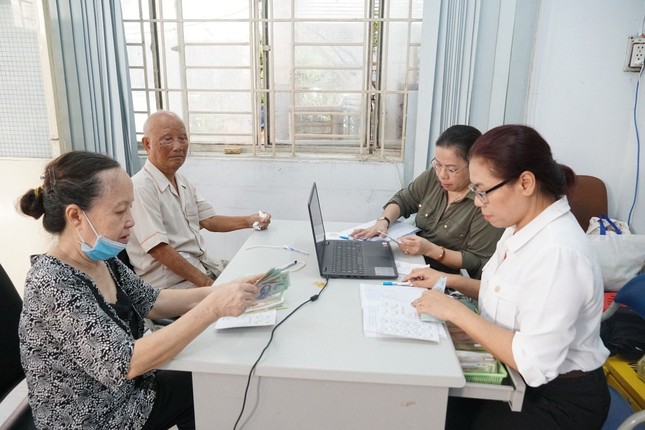 Một số người nhận lương hưu tháng 12 trễ 2 ngày ảnh 1