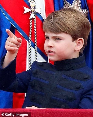 Ảnh thời bé của Công nương Kate gây sốt vì quá giống Hoàng tử Louis ảnh 3