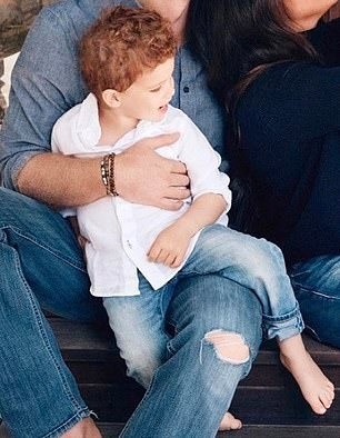 Ảnh thời bé của Công nương Kate gây sốt vì quá giống Hoàng tử Louis ảnh 9