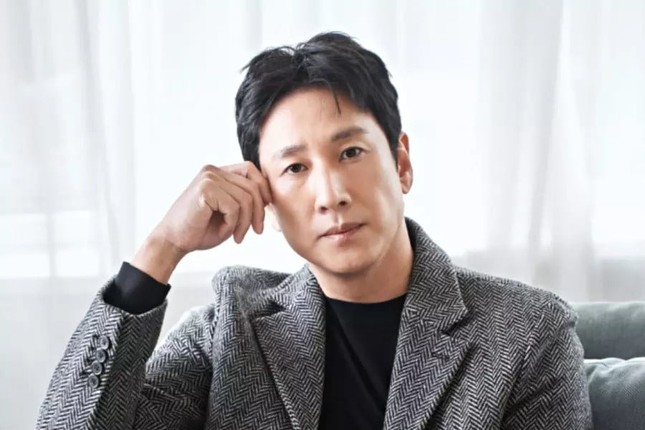 Showbiz Hàn Quốc tạm ngưng hoạt động vì cái chết của Lee Sun Kyun ảnh 1