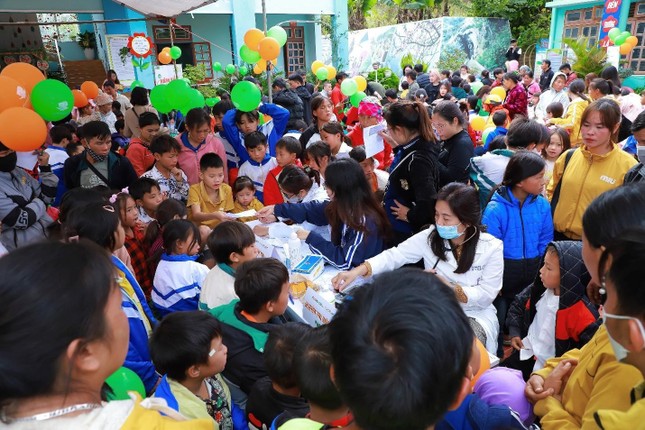 Mang niềm vui cho những trẻ em nghèo vùng núi Sơn La ảnh 1