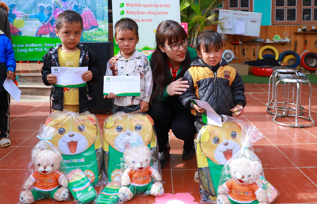 Mang niềm vui cho những trẻ em nghèo vùng núi Sơn La ảnh 2