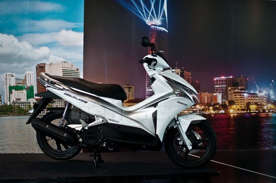 Honda Air Blade 2011: Giá mới, động cơ cũ ảnh 6