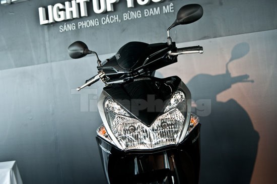 Honda Air Blade 2011: Giá mới, động cơ cũ ảnh 2