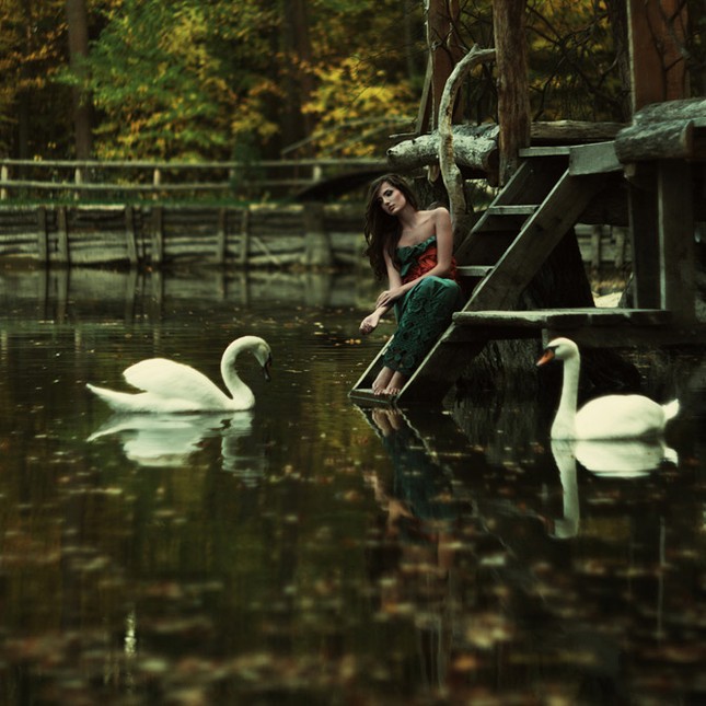 Belle jeune fille en pleine nature photo 4