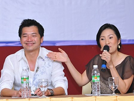Vợ chồng diễn viên Quang Minh, Hồng Đào trong lần về Việt Nam đóng phim