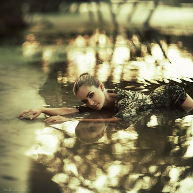 Belle jeune fille en pleine nature photo 5