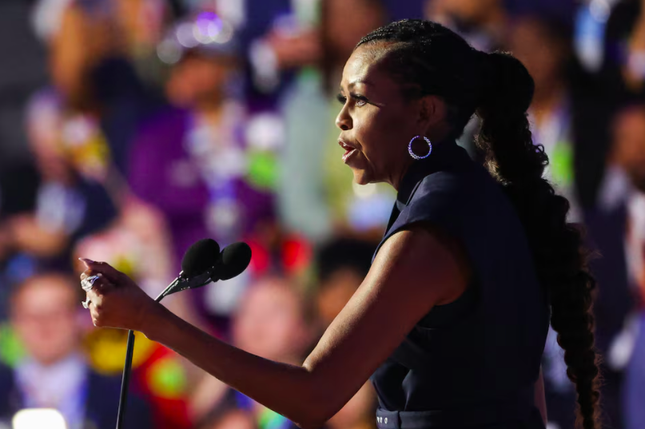 Former President Obama and his wife deliver a 'double punch' to Mr. Trump photo 3