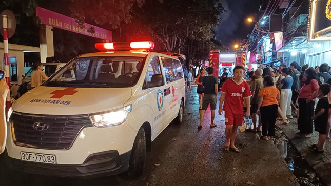 Vụ cháy nhà 4 người tử vong ở Hà Nội: Ánh đèn điện thoại le lói cầu cứu ảnh 4