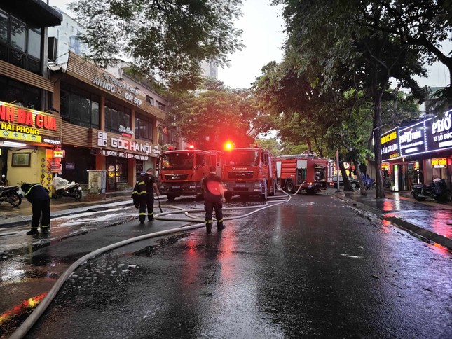 Hà Nội: Cháy cửa hàng bán đồ chơi xe điện, nhiều người thoát nạn ảnh 3