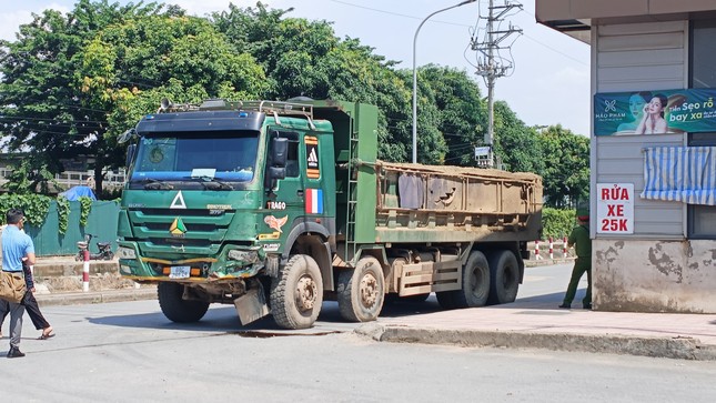 Vụ tai nạn làm 4 mẹ con tử vong ở Hà Nội: Xe \'hổ vồ\' hết hạn đăng kiểm? ảnh 2