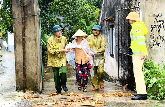 Bộ Công an huy động hơn 100.000 người tham gia trực, ứng trực phòng chống bão số 3 và mưa lũ ảnh 3