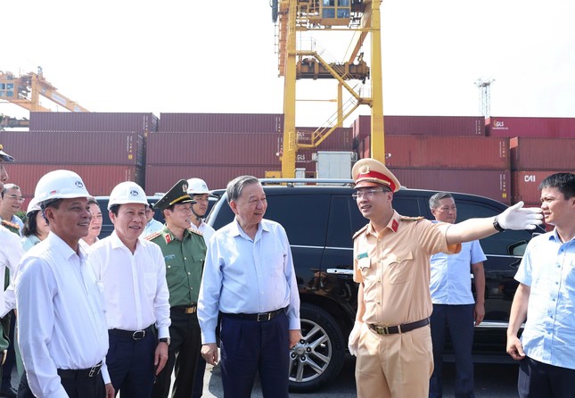 Tổng Bí thư Tô Lâm kiểm tra công tác của tàu tuần tra do Cảnh sát biển Hàn Quốc viện trợ cho Bộ Công an ảnh 3