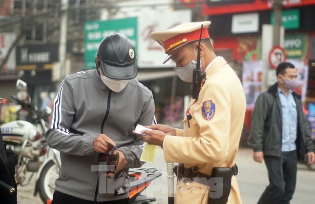 Từ 2025, CSGT lập chốt ở nơi không che khuất tầm nhìn, ghi hình hoạt động của tổ công tác ảnh 1