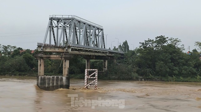 Nguyên nhân sập cầu Phong Châu ảnh 1