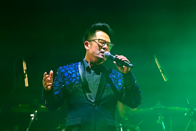 Bằng Kiều trong live show chinh phục 1.000 khán giả tại Nhật Bản.