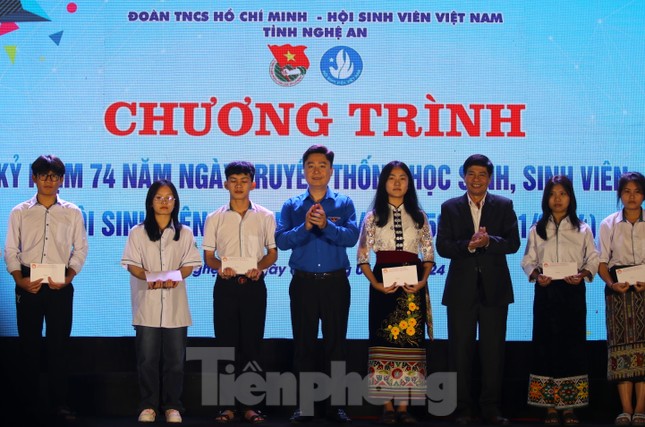 Nghệ An vinh danh Sinh viên 5 tốt và Sao Tháng Giêng ảnh 8