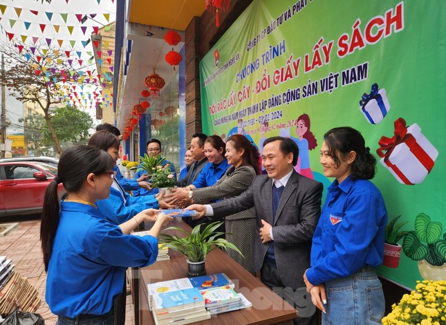 Đổi rác lấy cây - Đổi giấy lấy sách ảnh 4