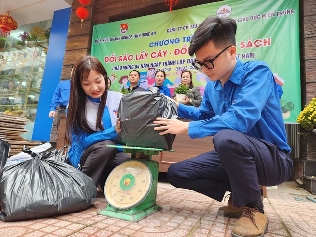 Đổi rác lấy cây - Đổi giấy lấy sách ảnh 3