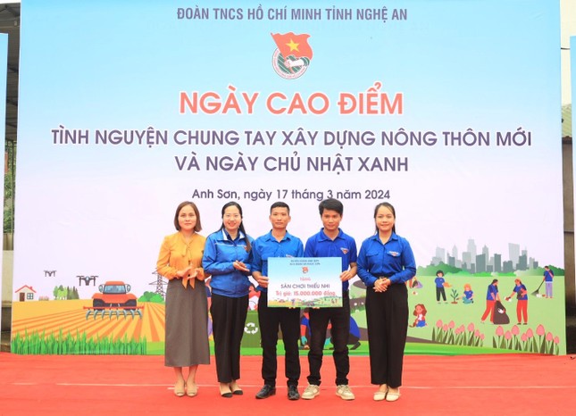 Tuổi trẻ Nghệ An, Hà Tĩnh chung tay xây dựng nông thôn mới và hưởng ứng ngày Chủ nhật xanh ảnh 5