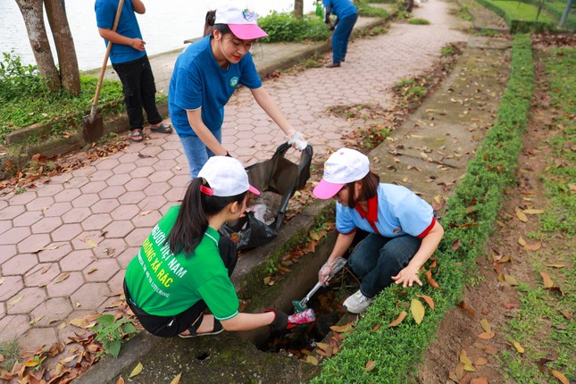 Tuổi trẻ Nghệ An, Hà Tĩnh chung tay xây dựng nông thôn mới và hưởng ứng ngày Chủ nhật xanh ảnh 17