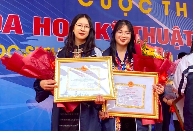 Nữ thủ khoa dân tộc Thái hăng hái hoạt động Đoàn, tích cực vì cuộc sống cộng đồng ảnh 2