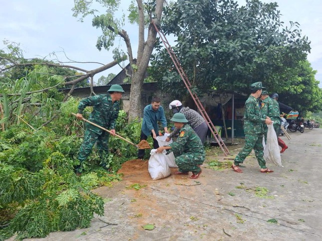 Bão số 3 làm 5 xà lan, thuyền nhỏ bị chìm, nhiều nơi ở Quảng Ninh, Hải Phòng mất điện ảnh 2