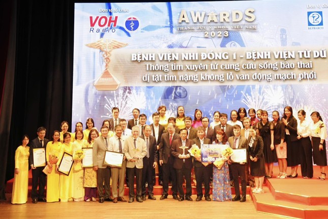 Thông tim xuyên tử cung cứu thai nhi được trao giải Thành tựu Y khoa Việt Nam ảnh 1