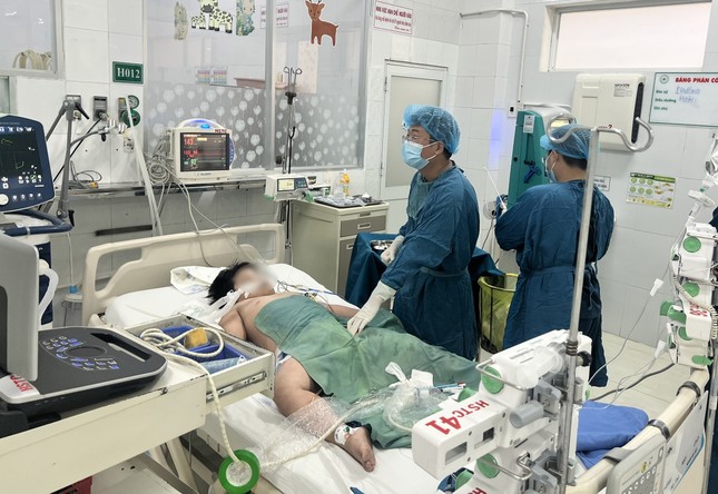 Học sinh ngộ độc tập thể nghi do món cơm cuộn ảnh 1