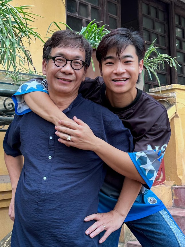 Showbiz 10/8: Con trai NSƯT Võ Hoài Nam lần đầu đóng phim giờ vàng ảnh 1