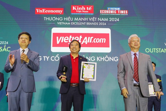 Vietjet được vinh danh 'Thương hiệu mạnh – Kinh doanh xuất sắc' 2024 ảnh 1