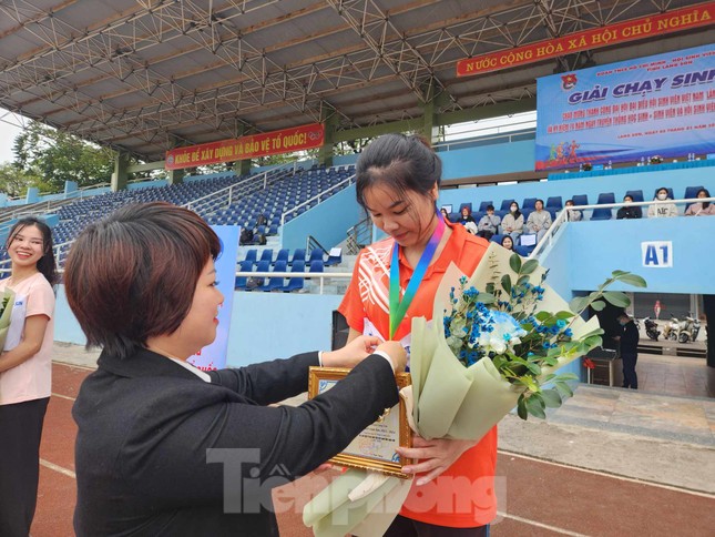 Sinh viên xứ Lạng hào hứng giải chạy đầu xuân ảnh 7