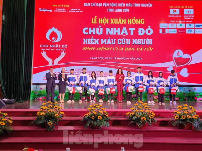 Sôi nổi Chủ Nhật Đỏ - Lễ hội xuân hồng xứ Lạng năm 2024 ảnh 4