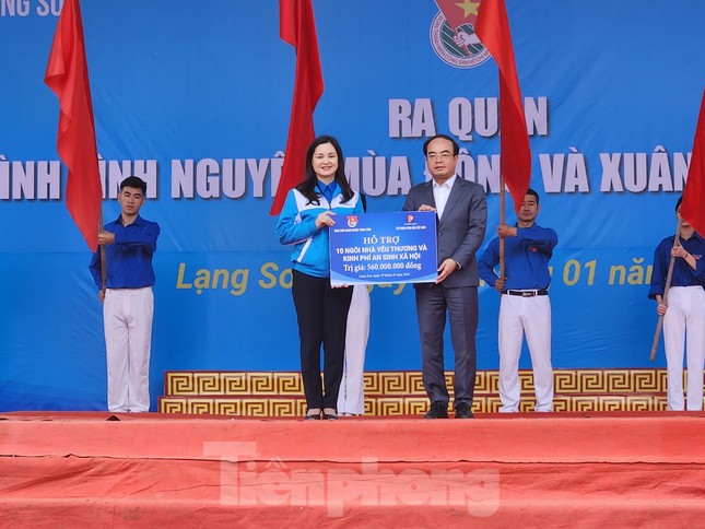 Chăm lo người dân, chiến sĩ nơi biên cương xứ Lạng ảnh 3