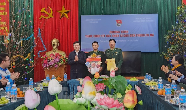 Chăm lo người dân, chiến sĩ nơi biên cương xứ Lạng ảnh 11