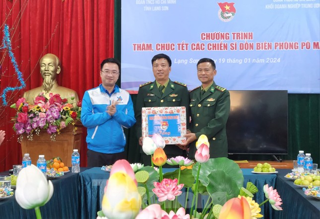 Chăm lo người dân, chiến sĩ nơi biên cương xứ Lạng ảnh 12
