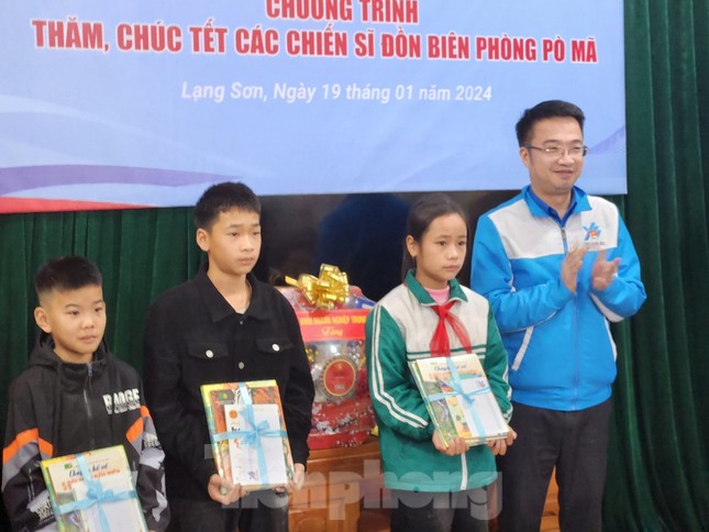 Chăm lo người dân, chiến sĩ nơi biên cương xứ Lạng ảnh 10