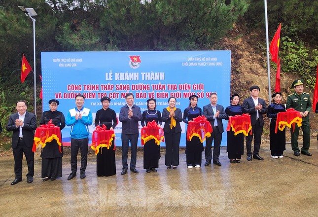 Chăm lo người dân, chiến sĩ nơi biên cương xứ Lạng ảnh 14