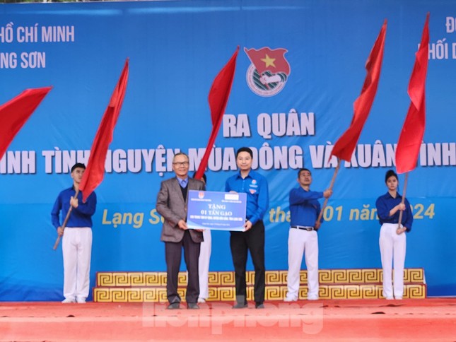 Chăm lo người dân, chiến sĩ nơi biên cương xứ Lạng ảnh 5